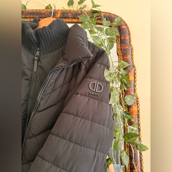 DKNY | Water resistant | Hooded Puffer Jacket | Heavy |Jackets & Coats. | Large - Picture 2 of 5